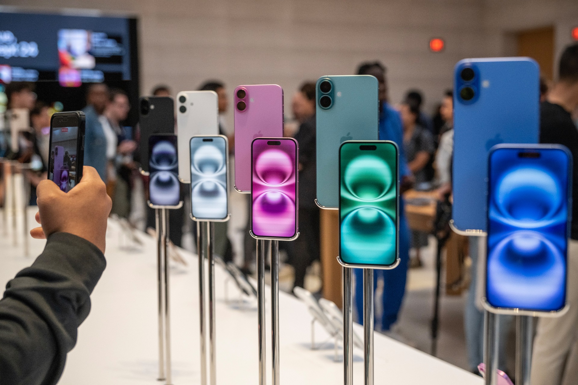 Apple Quebra Recordes: Lucros Explodem em Meio à Crise Tarifária!