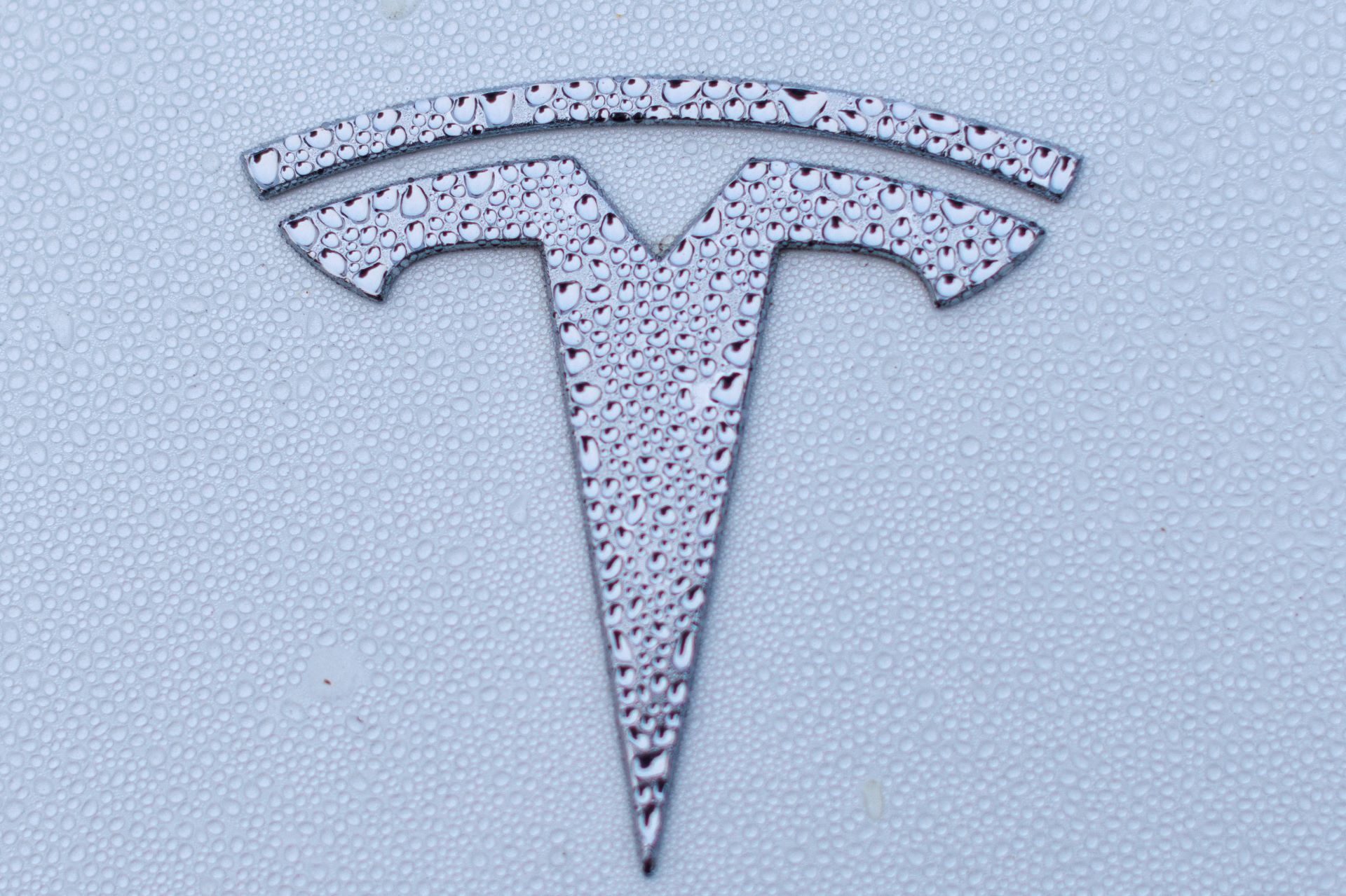 Tesla SE ENVOLVEE em escândalo MORTAL: Acordo explosivo em caso de homicídio por aceleração FUJIDA!