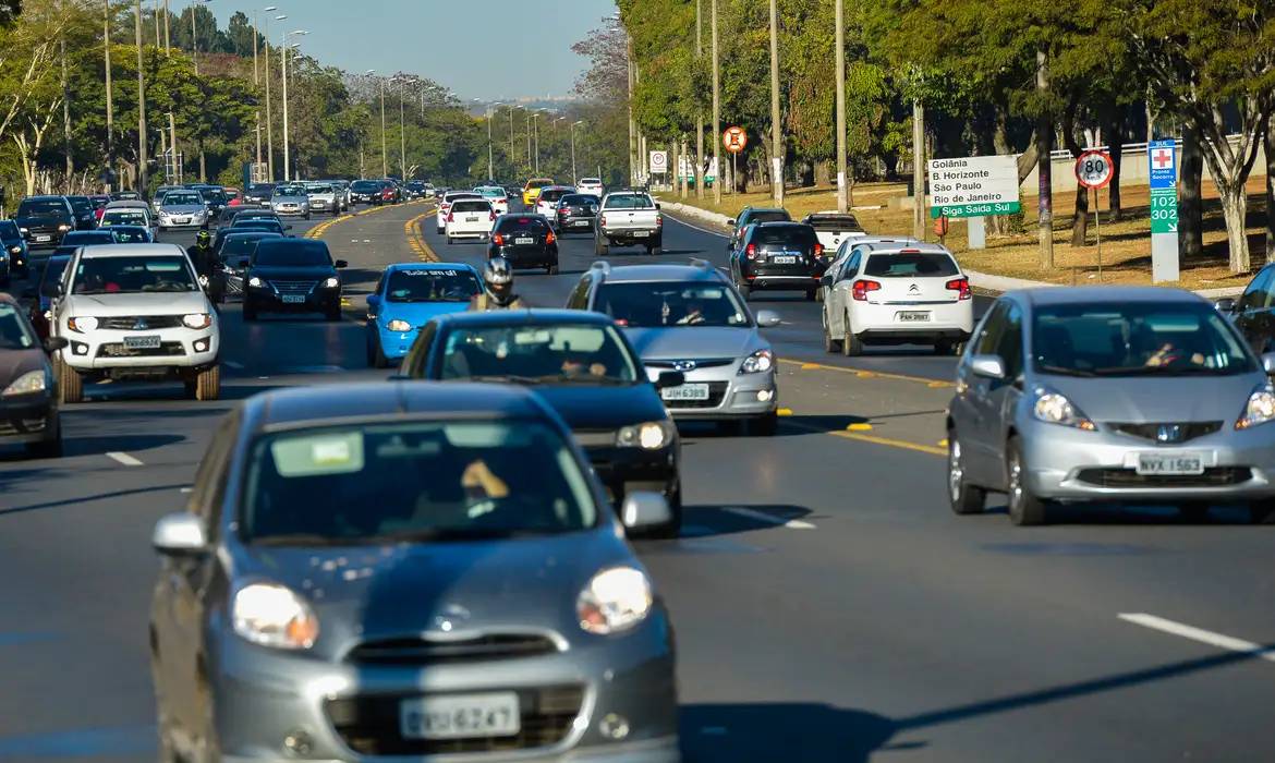 Motoristas em PERIGO! Campanha Urgente de Maio Amarelo EXIGE Desaceleração nas Estradas!