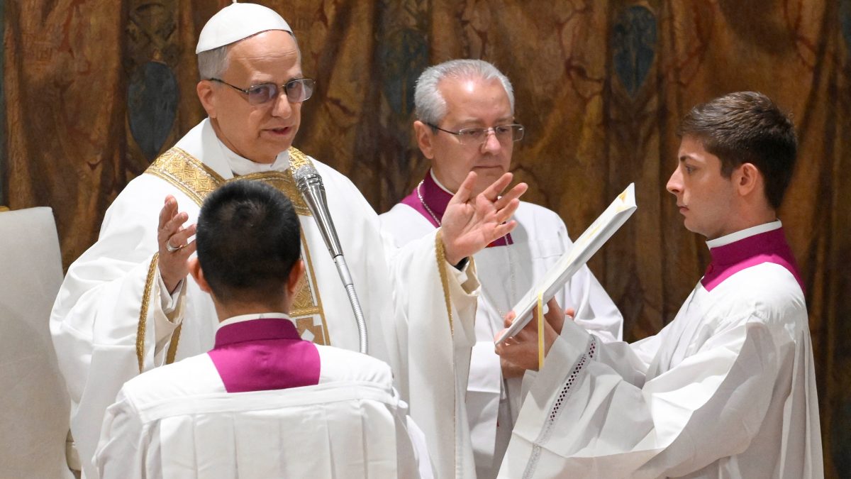 Papa Leão XIV: A Igreja é a LUZ que Salva! Primeiro Sermão Impactante!