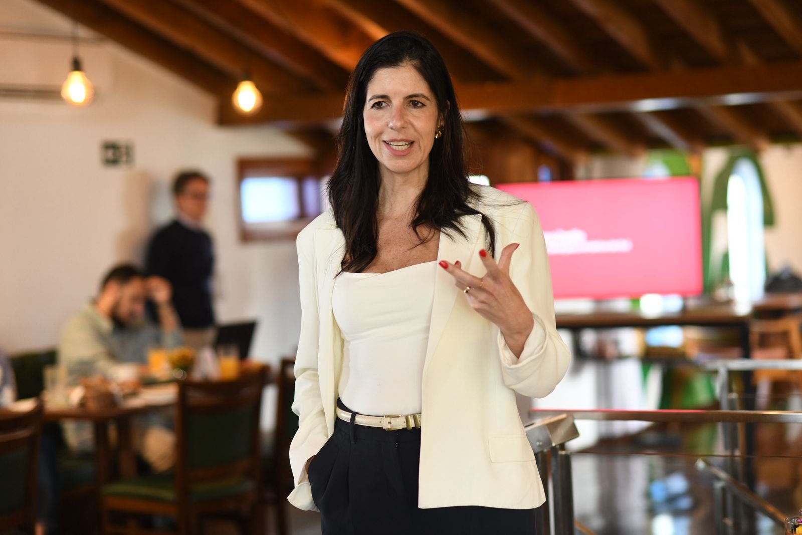 CHOQUE! Airbnb Revoluciona Turismo com Experiências Exclusivas e Especialistas no Comando!