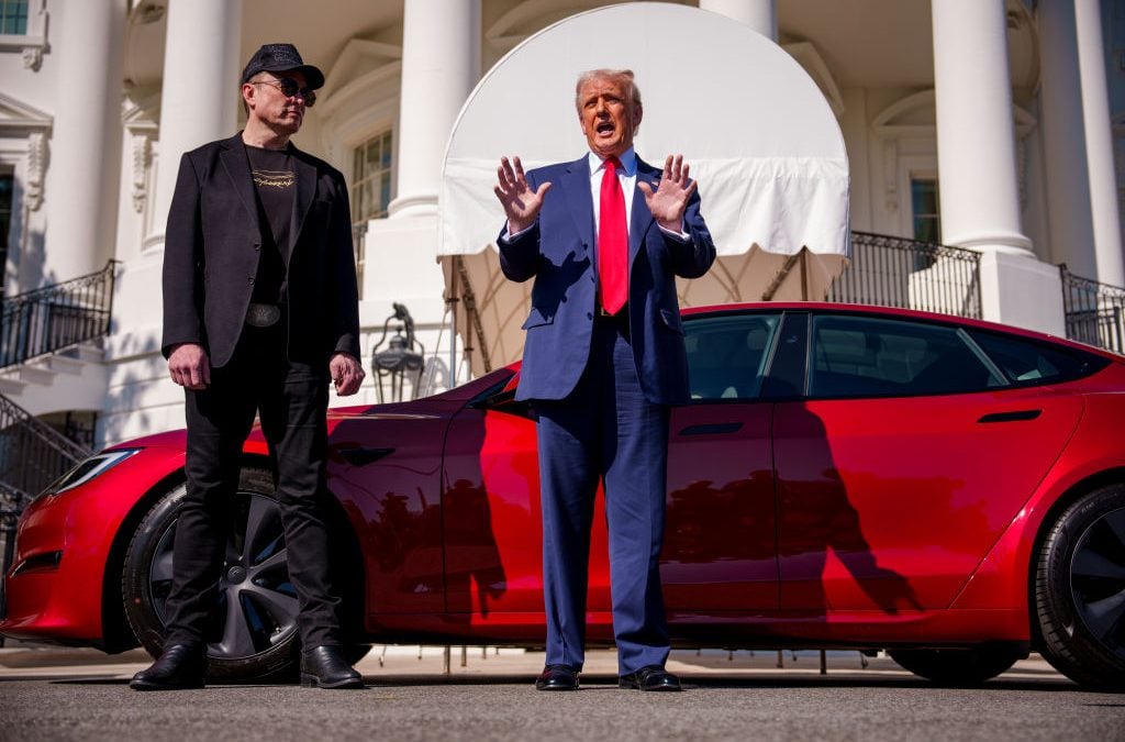 TRUMP ADVERTE: “MONTADORAS DEVEM PRODUZIR CARROS NOS EUA OU ENFRENTAR CONSEQUÊNCIAS!”