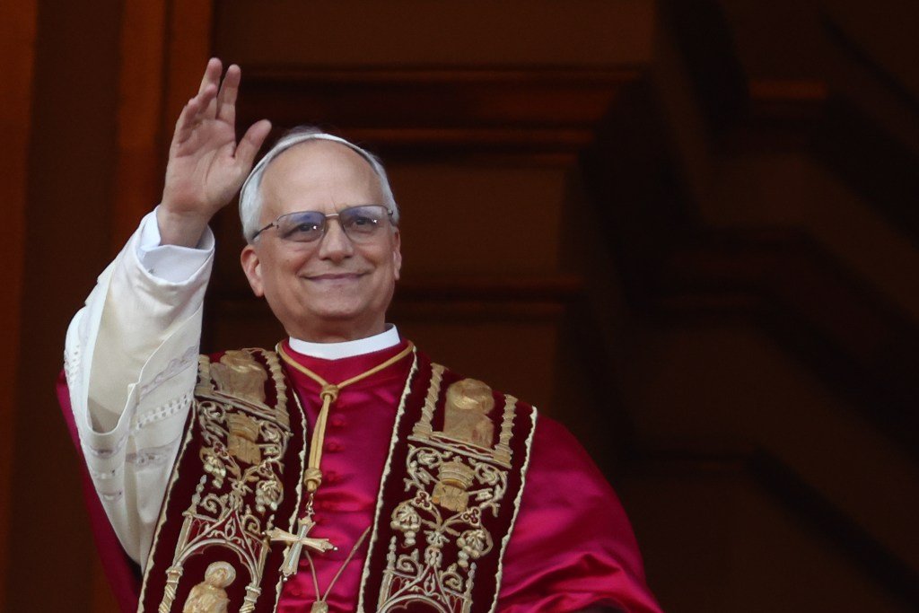 PAPA EM XEQUE! Passado Digital do Santo Padre Choca o Vaticano e Revolta a Internet!