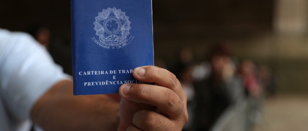 Desemprego em Queda: Surpreendente 6,6%! Brasil Bate Recorde de Empregos!