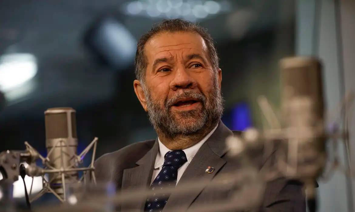 CHUVA DE DEMISSÕES! Lupi é o 11º a FUGIR do Governo Lula; Descubra as TRÊS MUDANÇAS CHOCANTES na Esplanada!