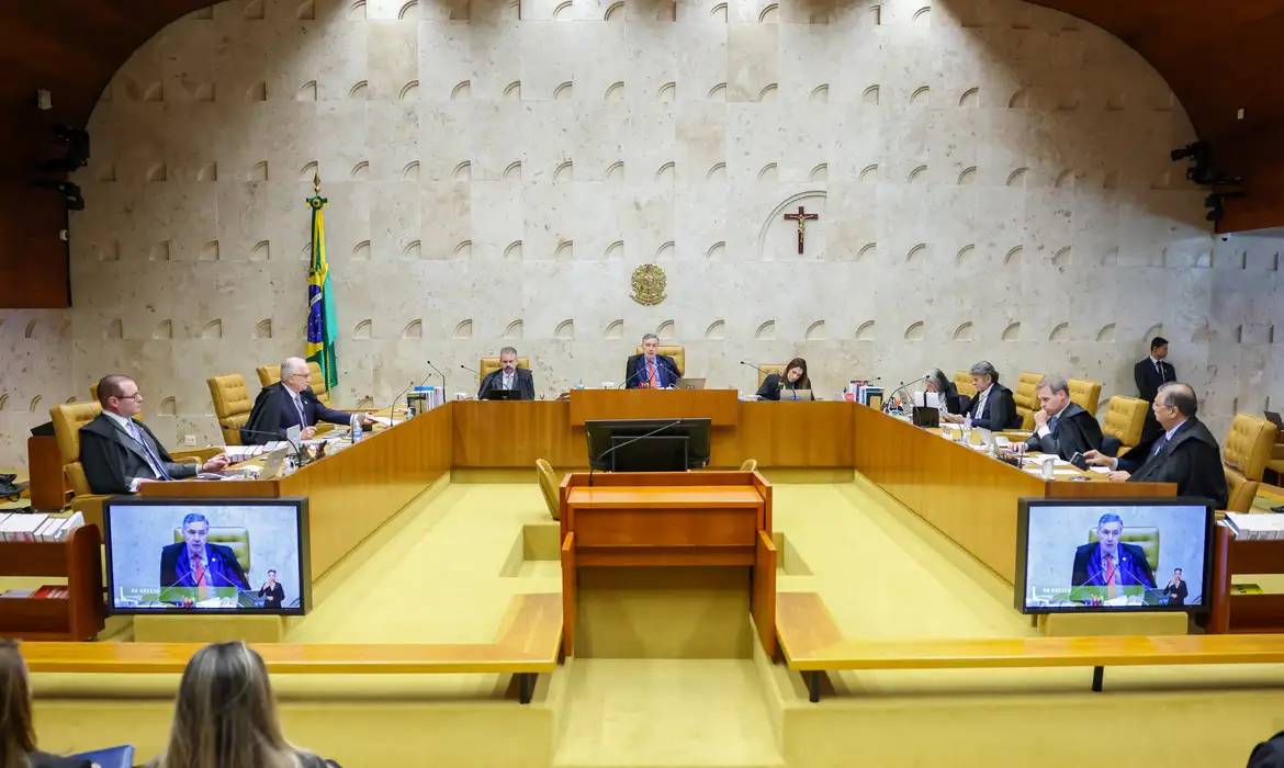 Explosão de Tensão no STF: Dino e Mendonça Trocam Amenas em Batalha Épica!