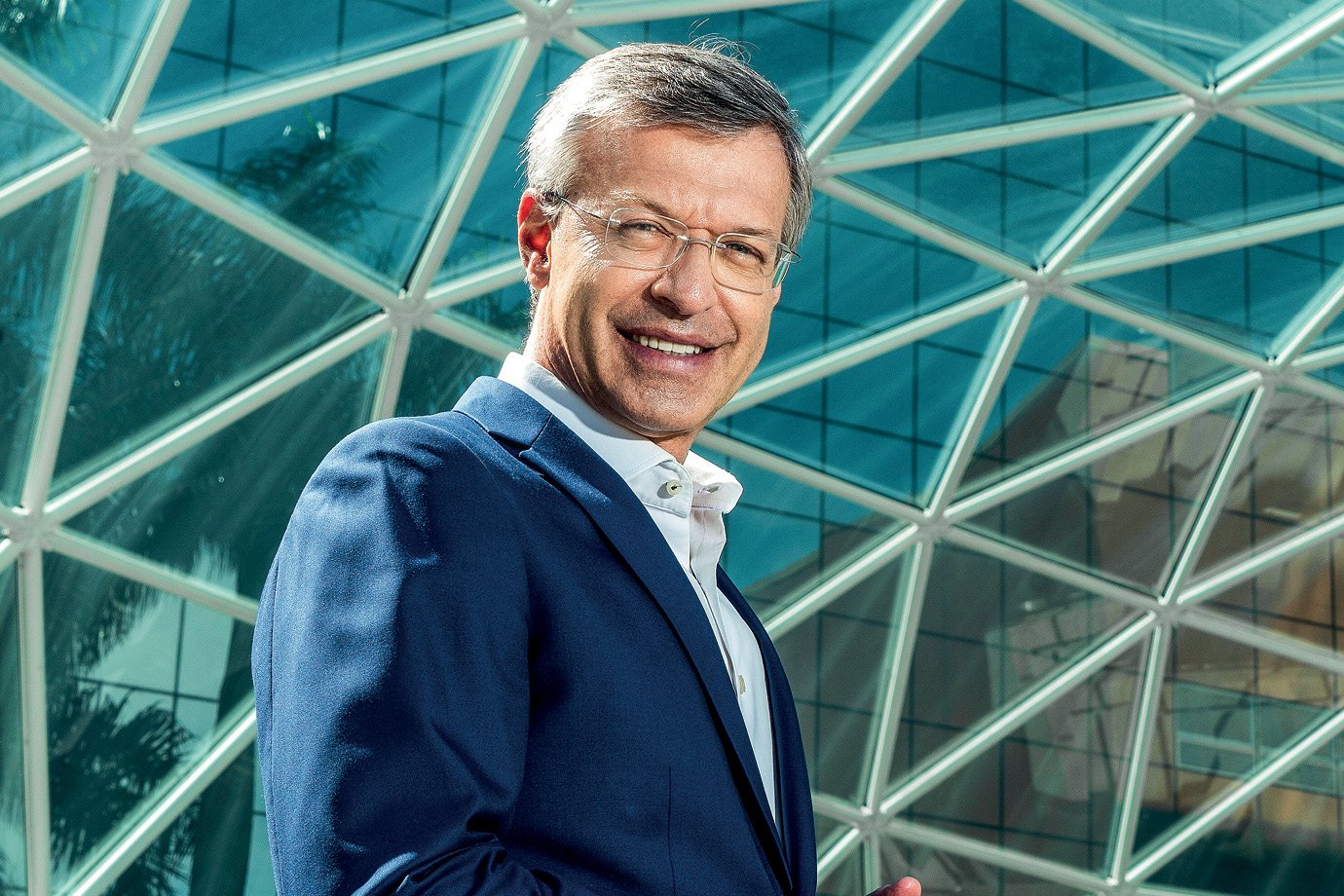 Einstein ABALA o mundo: Redução CHOCANTE de 60% nas emissões com energia eólica e 3 mil fornecedores CRÍTICOS na luta pelo ESG!