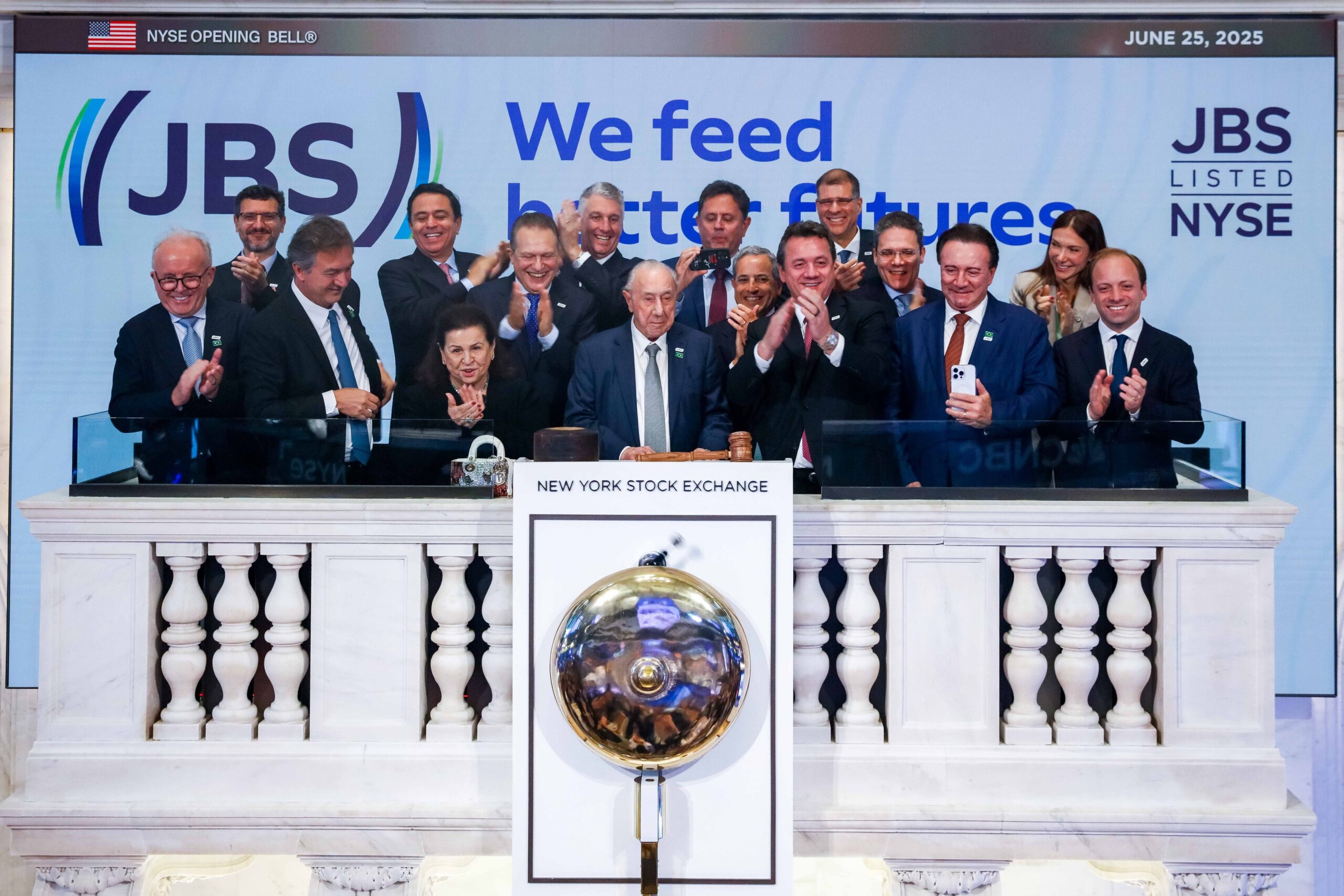 CHOQUE NO MERCADO: JBS BATE SINO NA NYSE E PROMETE QUADRUPLICAR VALOR COM M&As!
